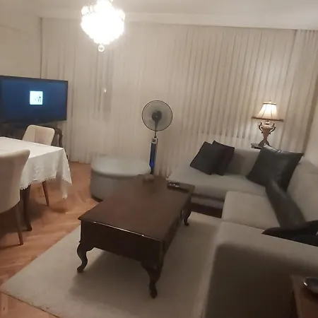 Apartmán Tarihi Asansoer Boelgesinde Konforlu