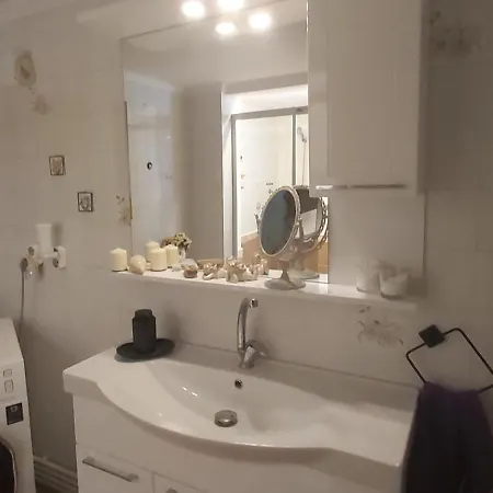 Tarihi Asansoer Boelgesinde Konforlu Apartmán İzmir